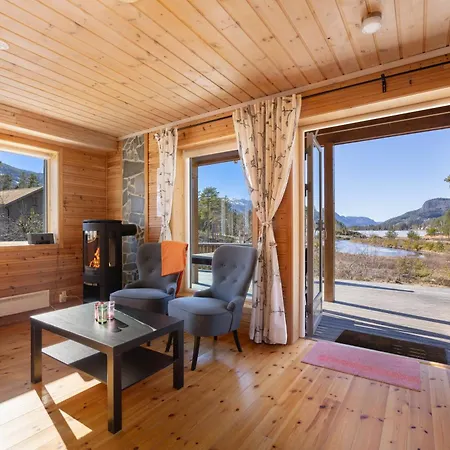 Ferieanlegg Lakehouse 14p With Sauna By The Water