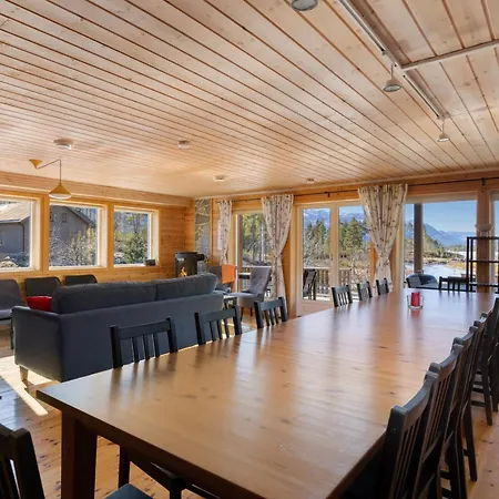 Ferieanlegg Lakehouse 14p With Sauna By The Water