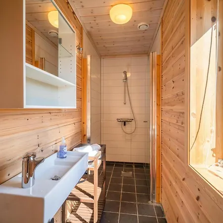 Lakehouse 14p With Sauna By The Water * Врадал