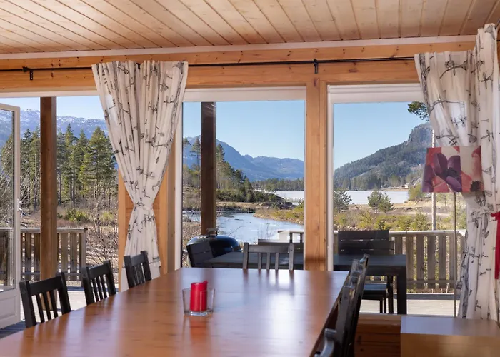 Ferieanlegg Lakehouse 14p With Sauna By The Water *