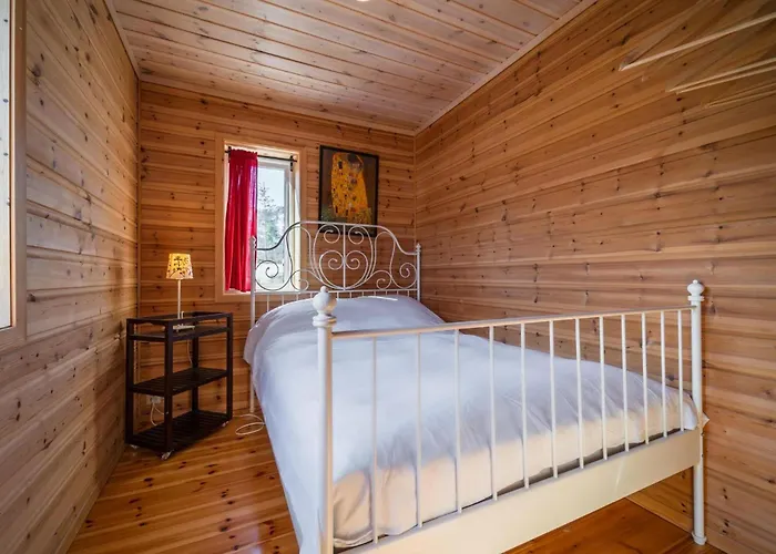 אתר נופש Lakehouse 14p With Sauna By The Water *